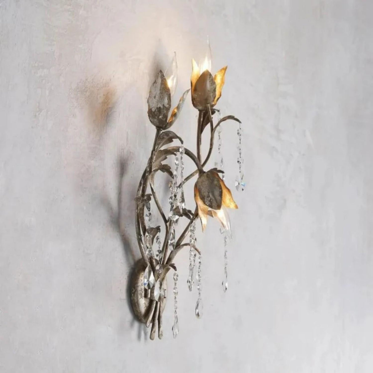 Uma Sconce