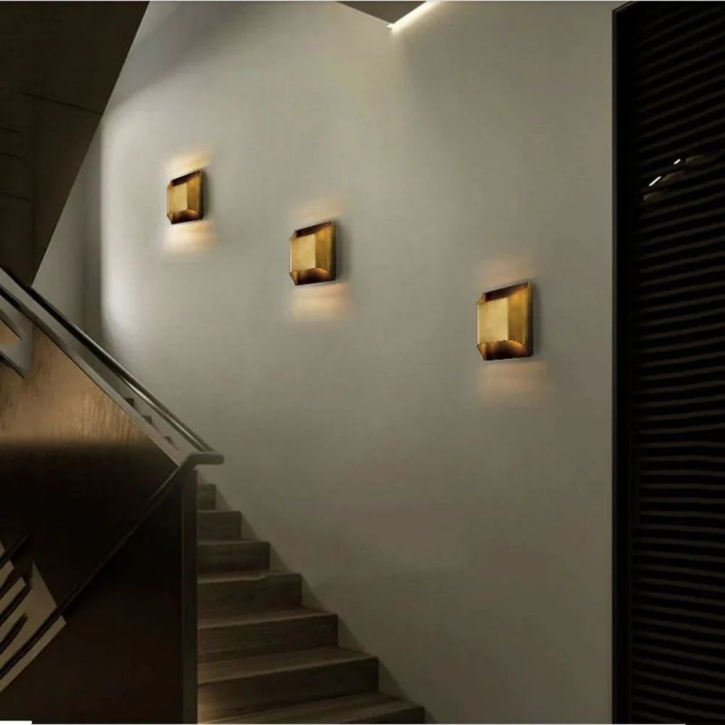 Daris Sconce