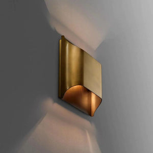 Daris Sconce