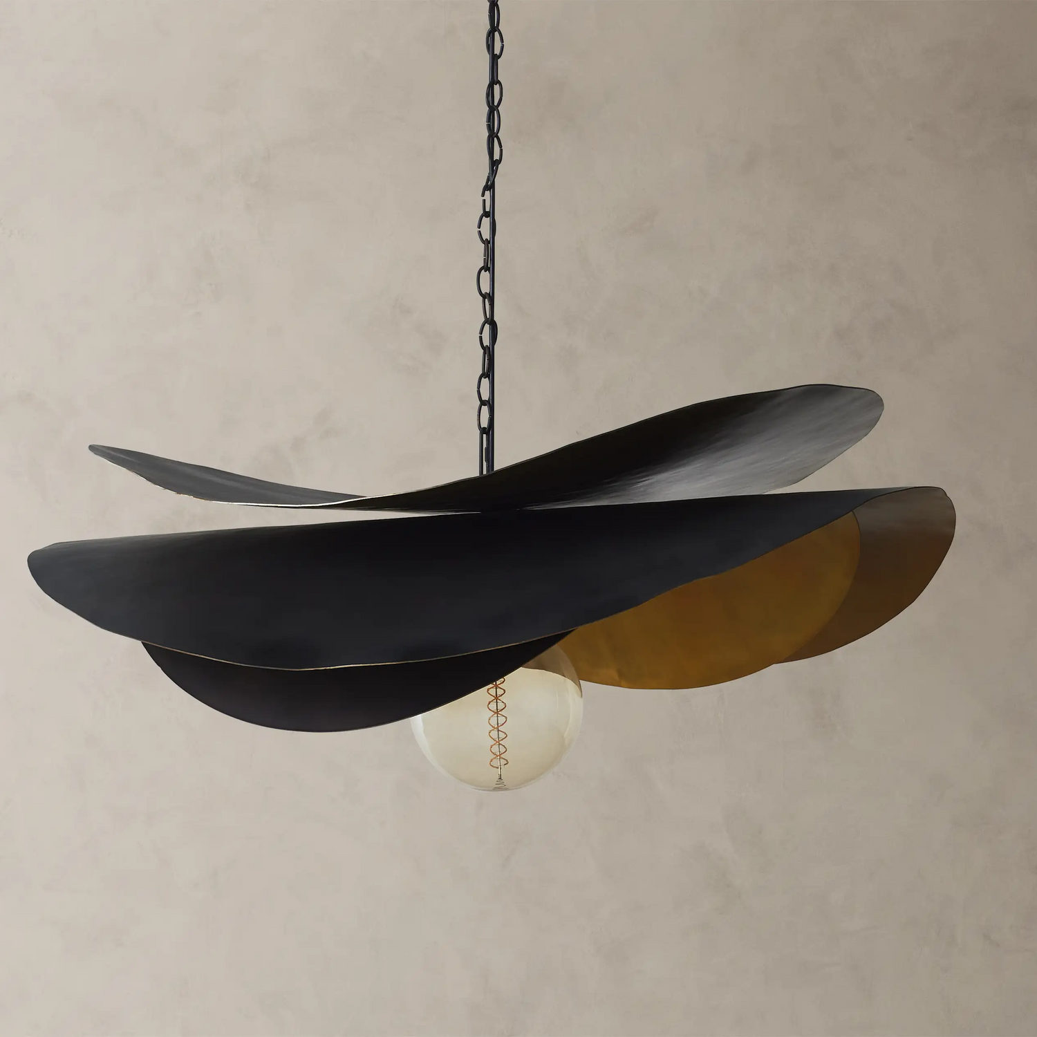 Fria Curved Pendant