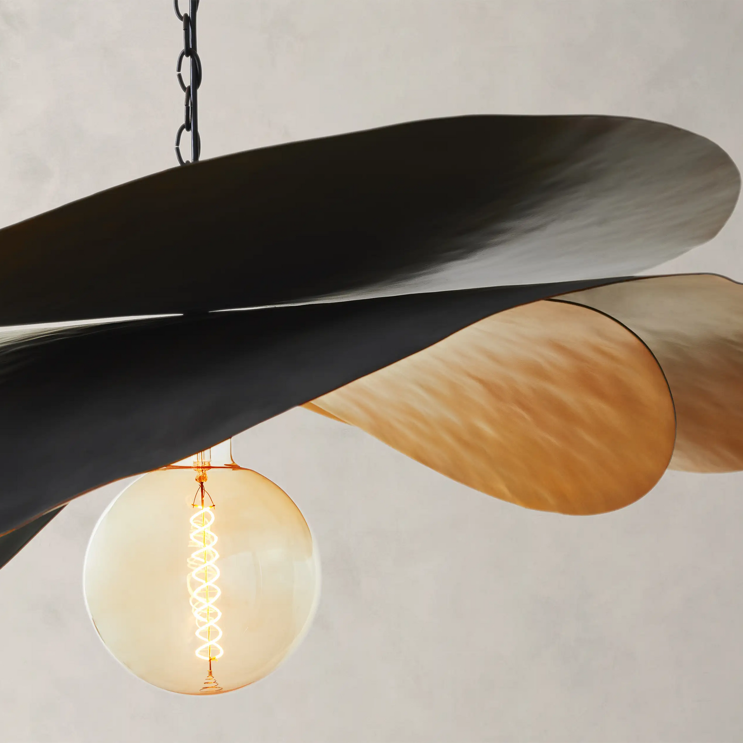 Fria Curved Pendant