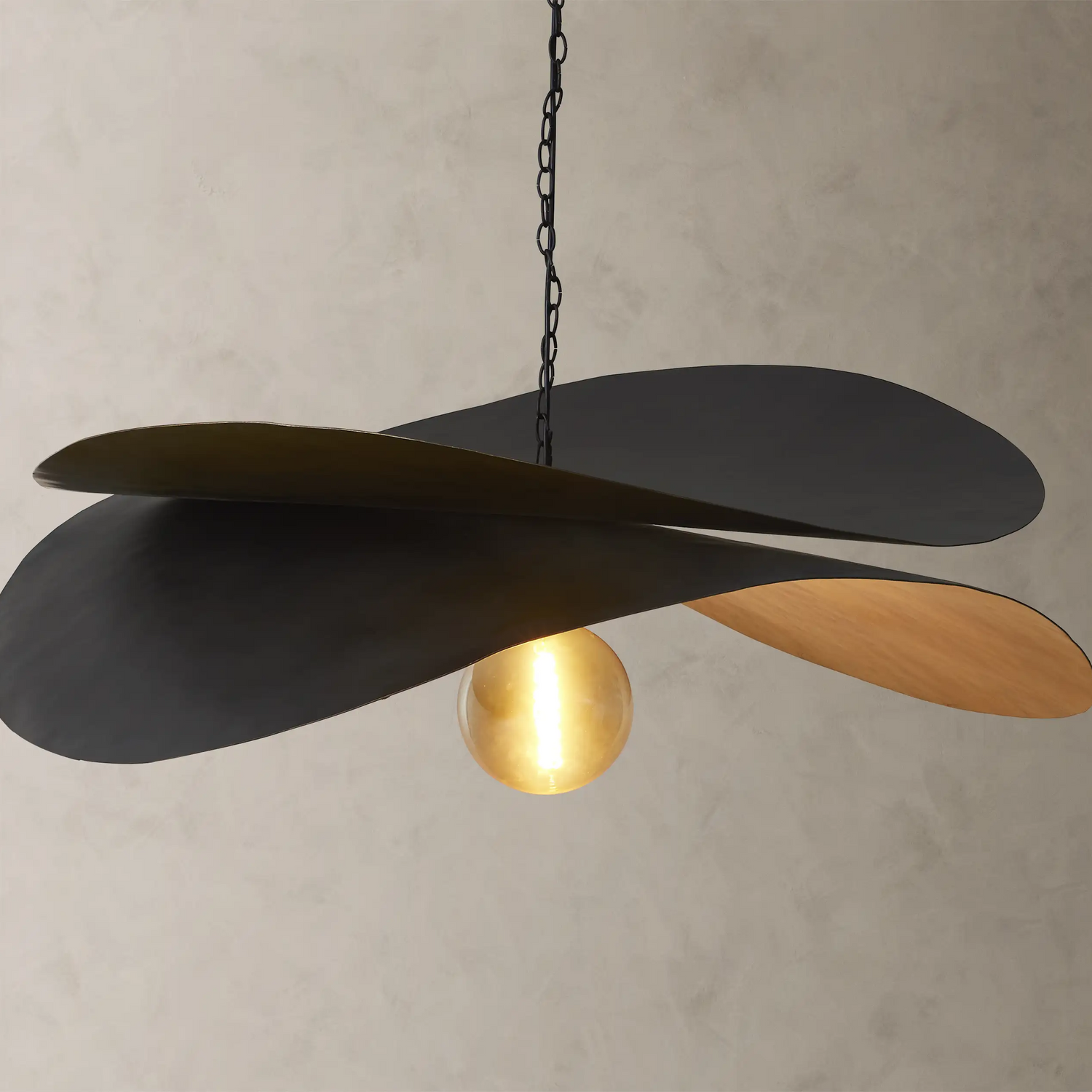 Fria Curved Pendant