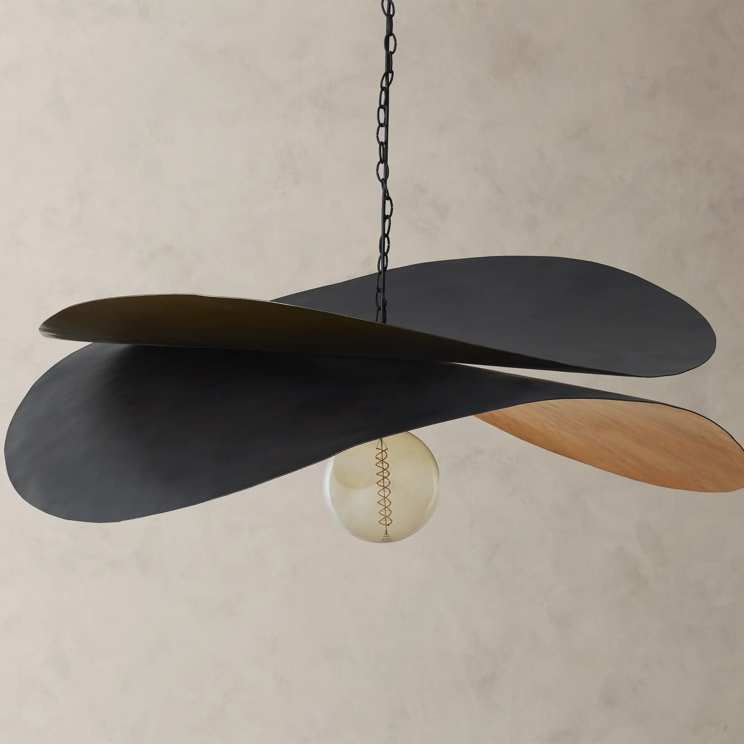Fria Curved Pendant